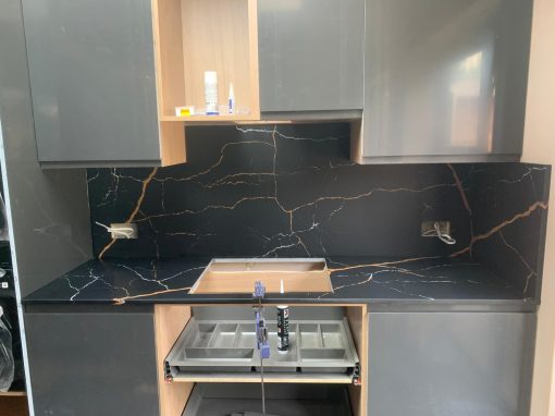 Vanity Desks & Kitchenetes